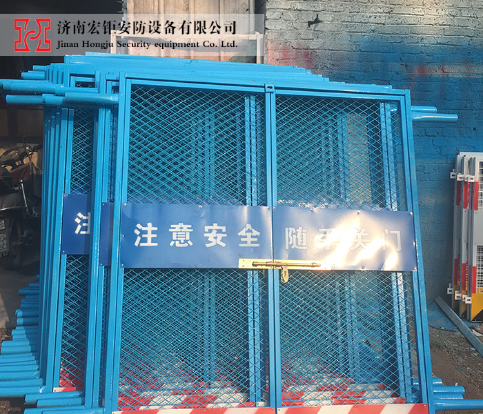 施工电梯安全门-006